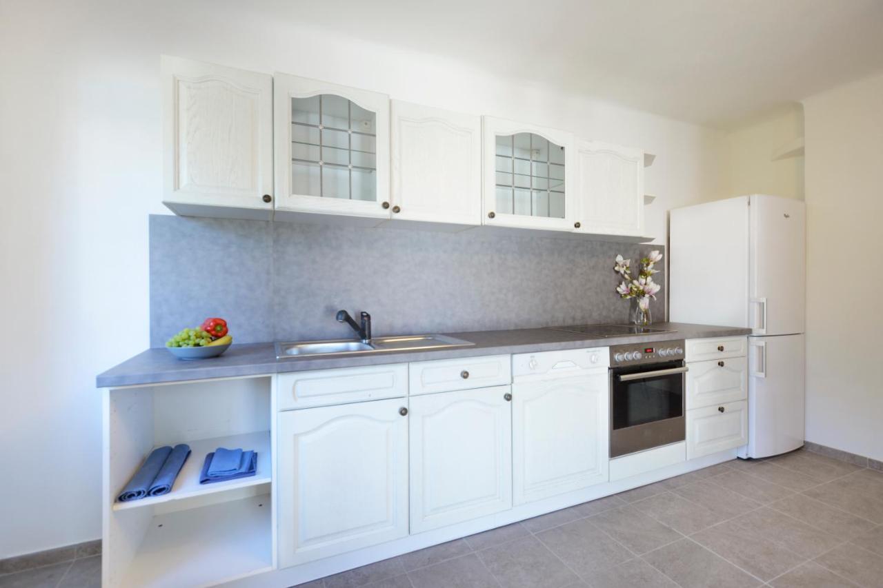 Apartmany Jevany Екстериор снимка