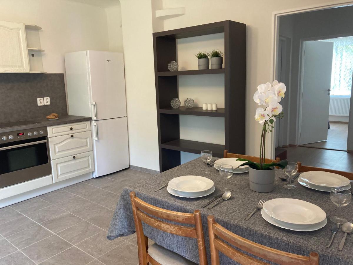 Apartmany Jevany Екстериор снимка