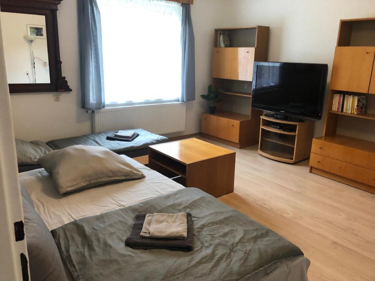 Apartmany Jevany Екстериор снимка